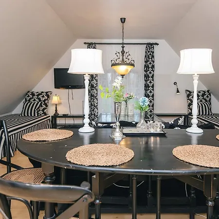 Spacious With Garden Tatil Evi